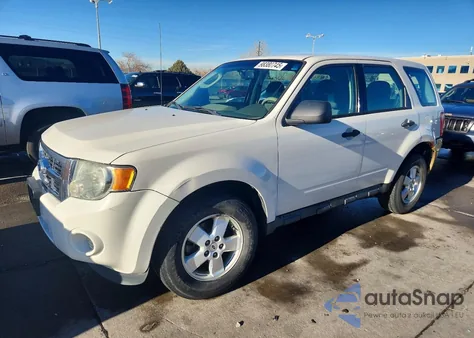 2012 Ford Escape Xls z USA, uszkodzony, nr VIN 1FMCU0C76CKC25974